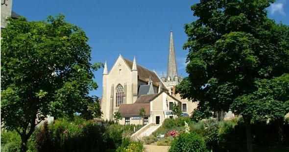 Visite_Ass_Pat_visite_Eglise_St_Sauveur.jpg