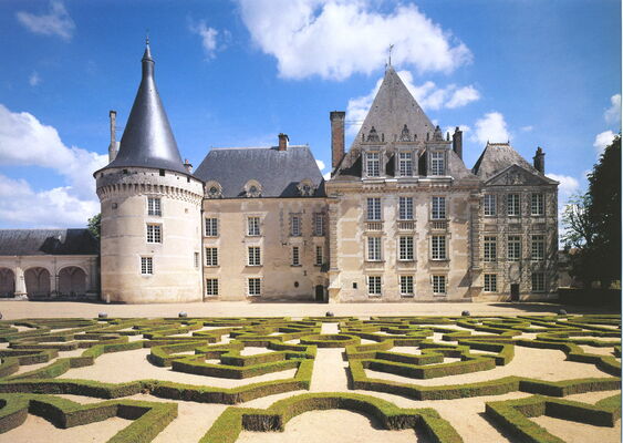 chateau Azay le Ferron.jpg