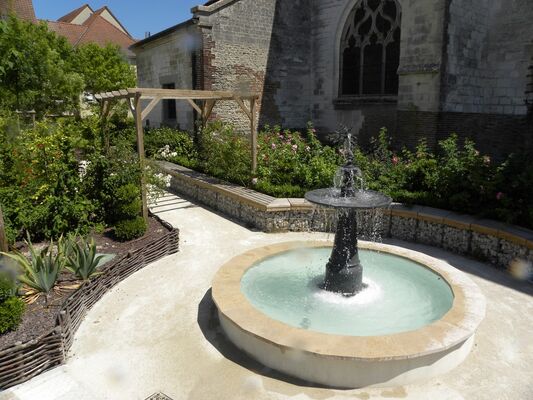 Jardin de l'église St André.JPG