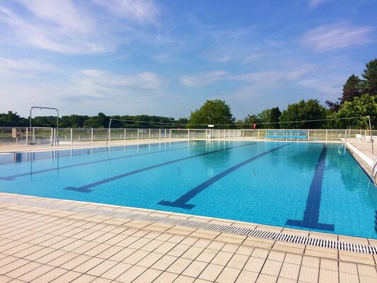 Piscine-Lac-de-Loire.jpg