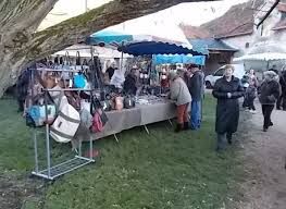 Marché artisanal saint dyé.jpeg