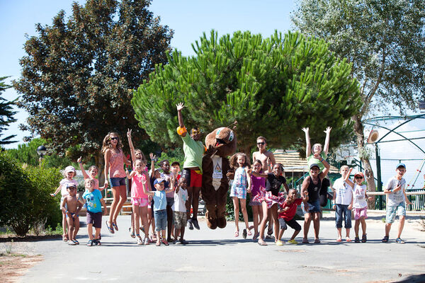 Camping-Les-Peupliers---club-enfants.jpg