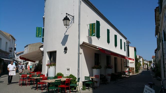 pizzeria-iledere-laflotte-Gabbiano-Vue-Immeuble.jpg