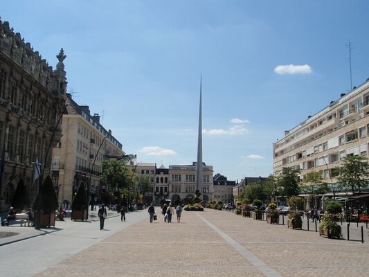place d'armes Valenciennes.JPG
