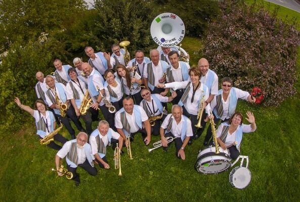 Concert_de_rue_banda_Dlyre_en_St_GeorgesLa_Roche_Posay.jpg
