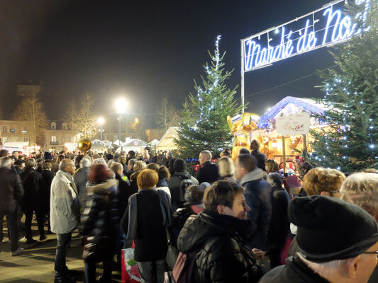Marché de Noel 1- ©Philippe Meignan-Laval Tourisme.JPG