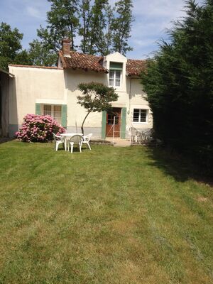 Maison de campagne Usson du Poitou.JPG