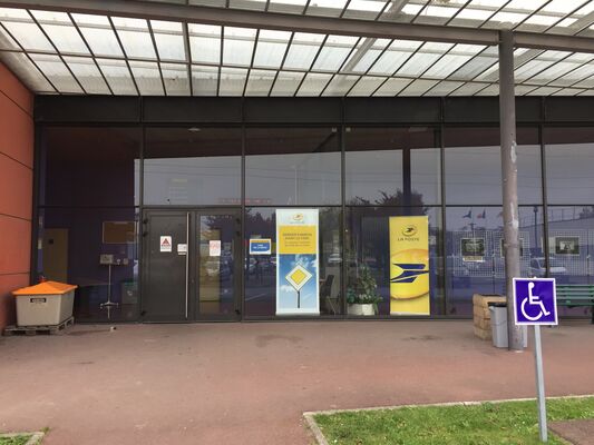 plateforme-courrier-la-poste-petiteforet-01.JPG