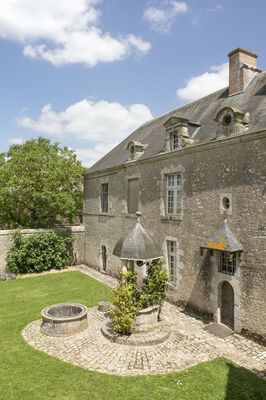 Talcy, cour d'honneur © Jean-Pierre Delagarde - CMN.jpg