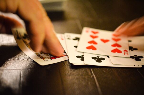 Club_de_l_amitie_jeux_de_cartes_La_Roche_Posay.jpg