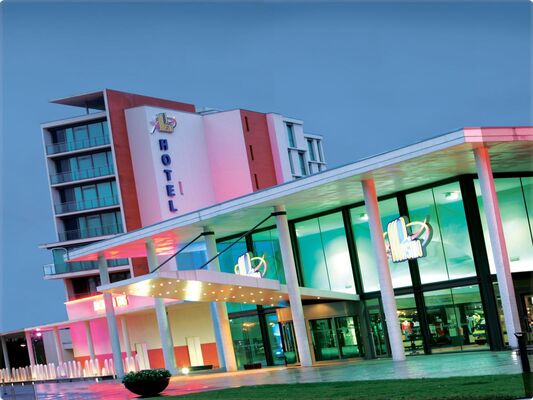 Valenciennes-Pasino de Saint Amand les Eaux-Vue extérieure.jpg
