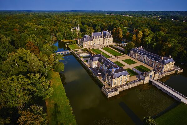 Chateau de la Ferte saint aubin.jpg