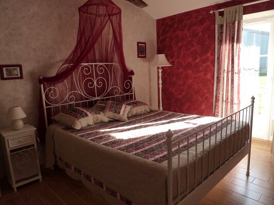 nueil-les-aubiers-chambres-dhotes-la-minaudiere-chambre-rochejaquelein.jpg