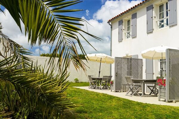 apparthotel-perledere-iledere-lacouarde-meuble-terrasse.jpg