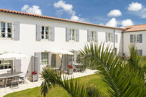 apparthotel-perledere-iledere-lacouarde-meuble-terrasse-2.jpg