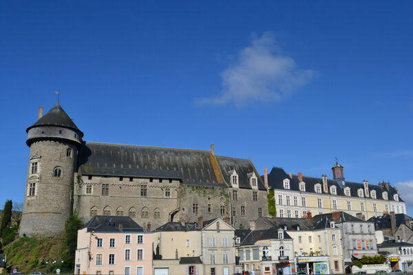 Vieux chateau + chateau neuf.JPG