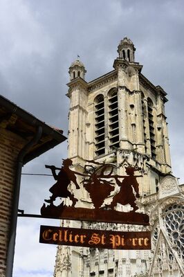 cellier et cathédrale Kty CB.jpg