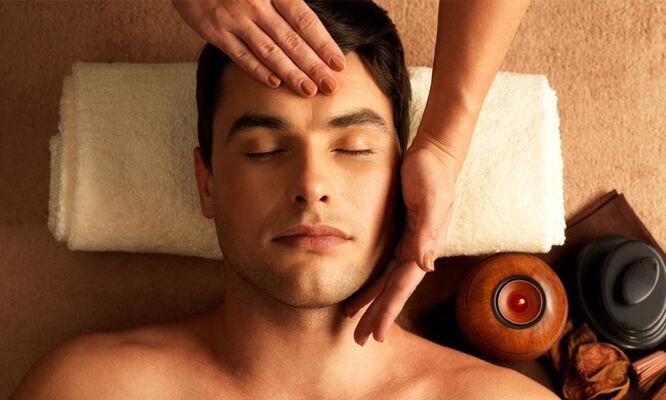 FACIAL-TREATMENT-Gentlemens-hot-towel-facial-1.jpg