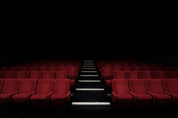Theatre vide felix-mooneeram-222805-unsplash.jpg