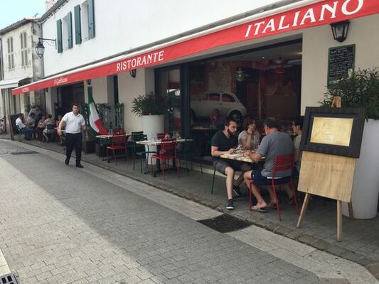 pizzeria-iledere-laflotte-Gabbiano-terrasse.JPG