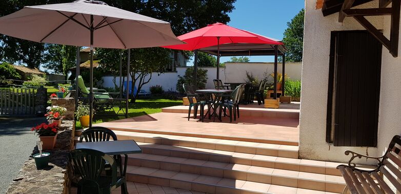 courlau-chambres-dhotes-le-gachignard-terrasse.jpg