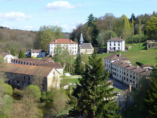 Bains-les-Bains-Manufacture_royale-Vue_générale_(2).jpg