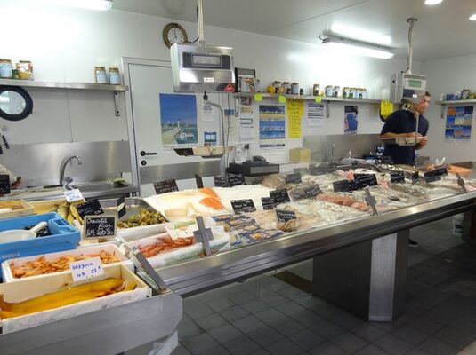 Poissonnerie-Chez-Manu-LOIX-1.jpg