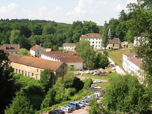 Bains-les-Bains_Manufacture_Royale_vue_générale.jpg
