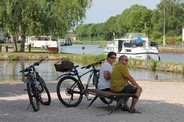 Saint-leger-sur-dheune-canal-velo-locaboat-voie-verte-OT (21).JPG
