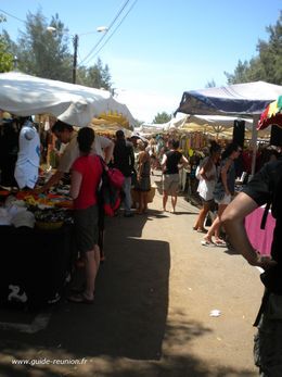 marché forain de saint paul.jpg