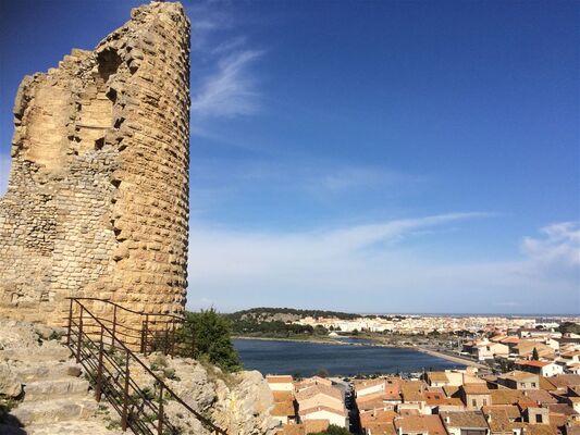 Narbonne, Gruissan et le village de Lagrasse.jpg