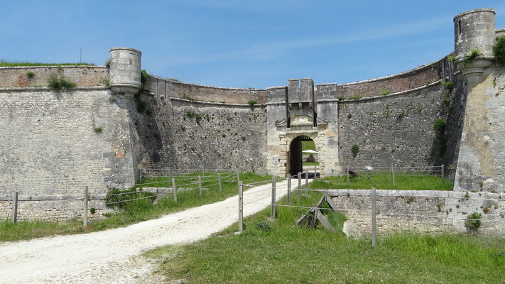 Porte d'entrée du donjon réduit.JPG