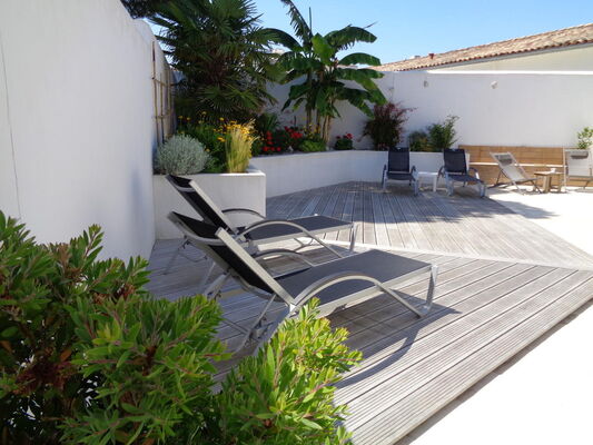location-iledere-lepinparasol-exterieur.jpg