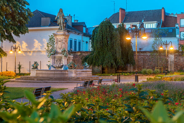 Valenciennes-square-st-gery.jpg