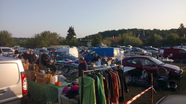01-09 Brocante Monthou sur Bièvre.jpg