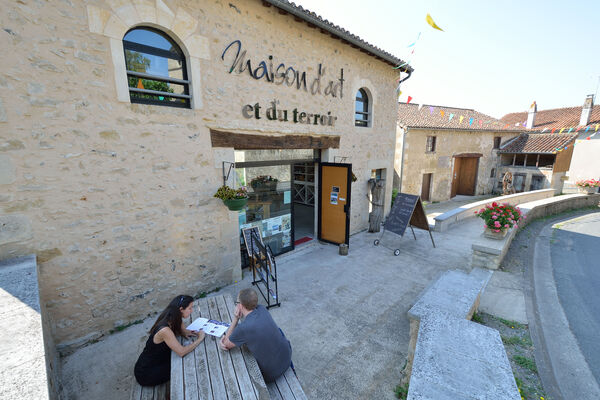 Maison d'art et du terroir - Queaux ©Momentum Productions Mickaël Planes (7).jpg