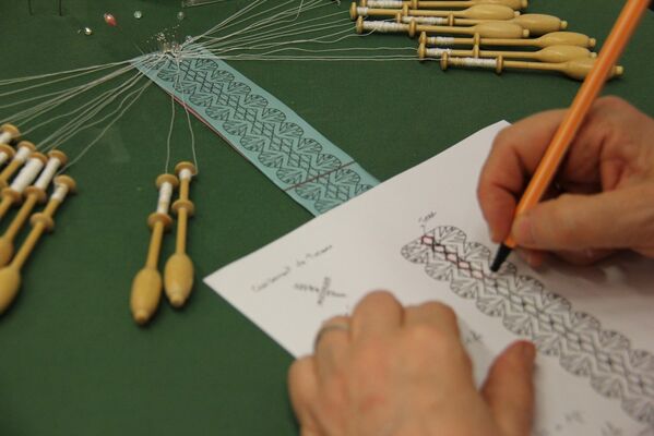 atelier_dentelle_main_fuseaux.jpg
