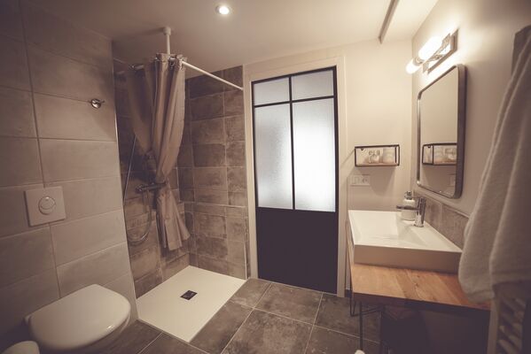 chambroutet-chambres-dhotes-la-belle-lurette-argile-douche.jpg