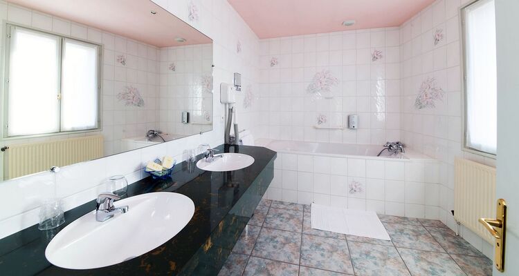 SDB CH 1.2 © Auberge du lac.jpg