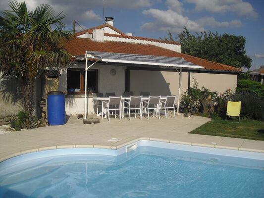 terrasse avec piscine.jpg