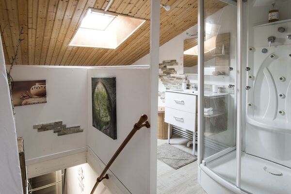 le-breuil-bernard-chambre-dhotes-le-duplex-salle-de-douche.jpg