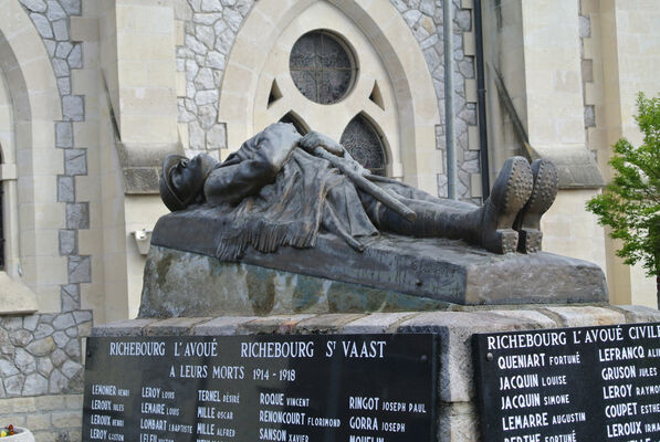 Monument aux morts de Richebourg - Copyright OTBB.jpg