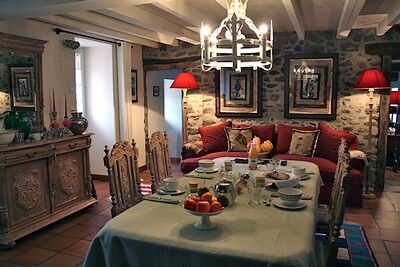 st aubin de baubigné-les roches moussets-salon-sam.jpeg