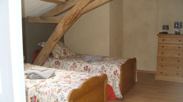 nueil-les-aubiers-gite-la-veraliere-chambre2.jpg