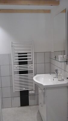 Lemontreehouse-sdb-sit.jpg