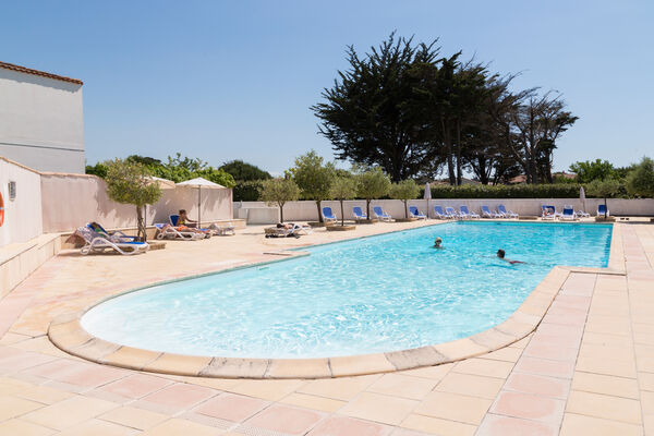 ilederé-hauts-de-cocraud-piscine-4.jpg