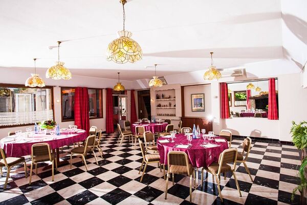Les Vignes Blanches Restaurant1.jpg