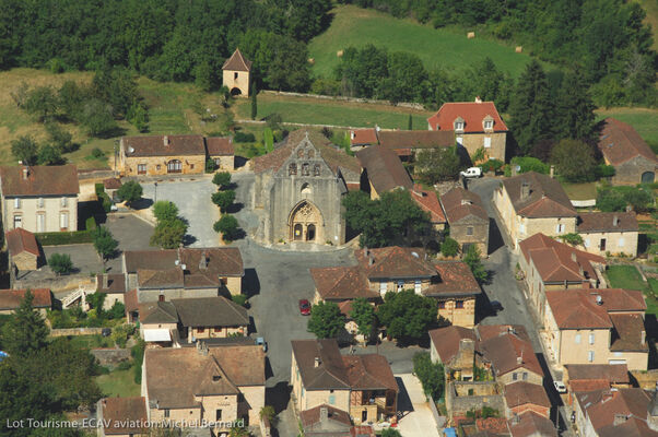 Vue aérienne de Montcabrier--Lot Tourisme-ECAV aviation-Michel Bernard.jpg