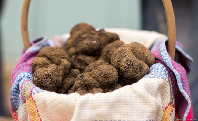 Au Marché aux truffes à Lalbenque Lot Tourisme - C. Novello 160126-161050_800x491.jpg