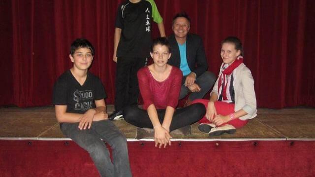 un-atelier-theatre-pour-les-adolescents0.jpg